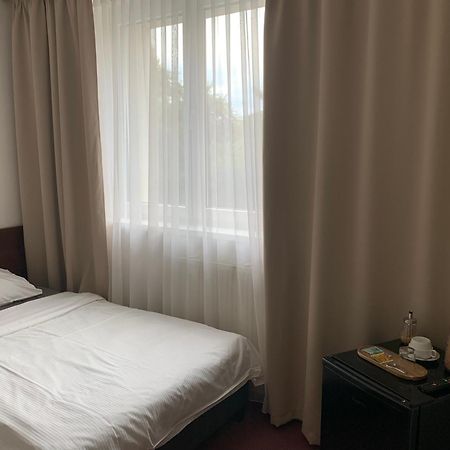 Hotel-Pension Kamyk ปราก ภายนอก รูปภาพ