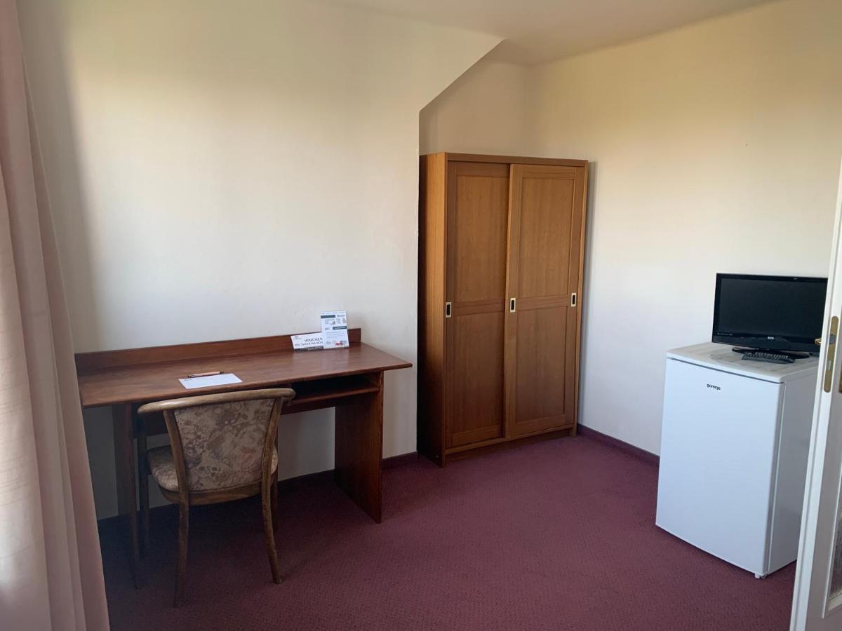 Hotel-Pension Kamyk ปราก ภายนอก รูปภาพ