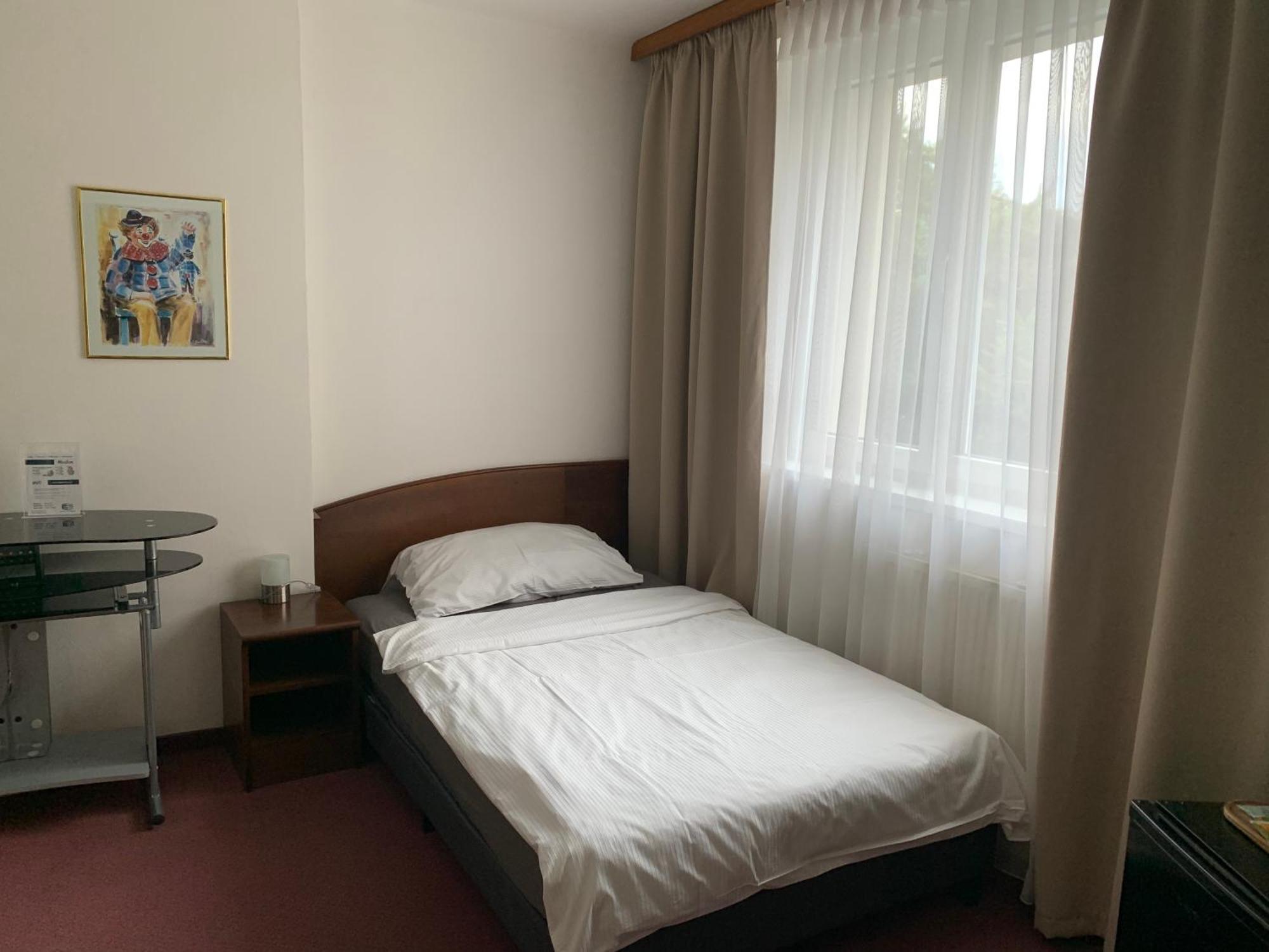 Hotel-Pension Kamyk ปราก ภายนอก รูปภาพ