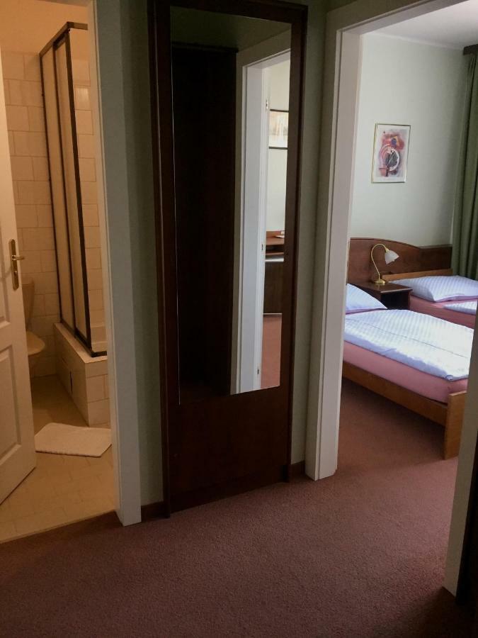 Hotel-Pension Kamyk ปราก ภายนอก รูปภาพ
