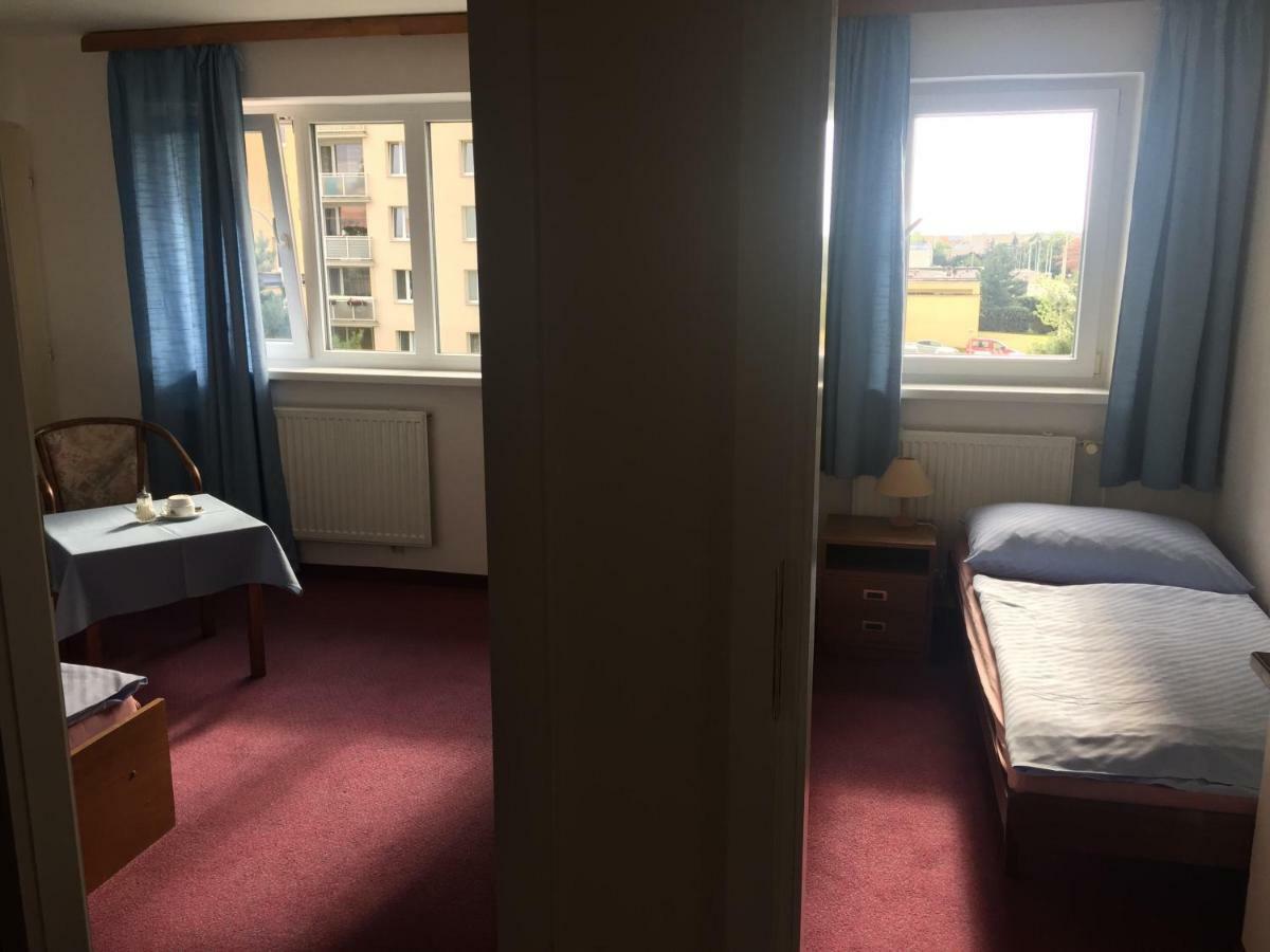 Hotel-Pension Kamyk ปราก ภายนอก รูปภาพ